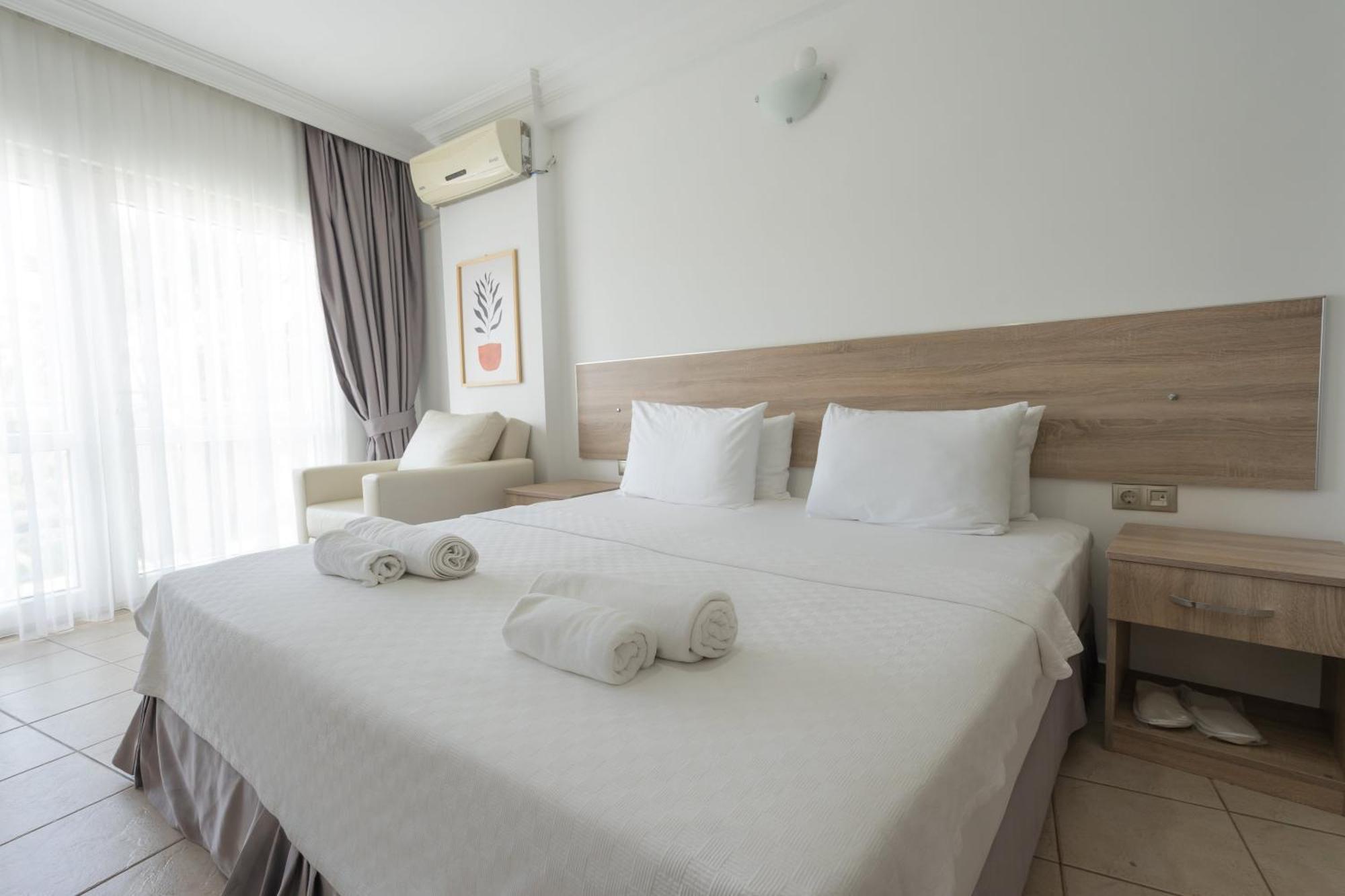 Badoka Boutique Hotel 말마리스 외부 사진